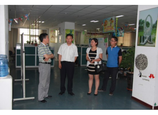 邢臺開發(fā)區(qū)黨工委副書記李群鎖到我公司參觀考察